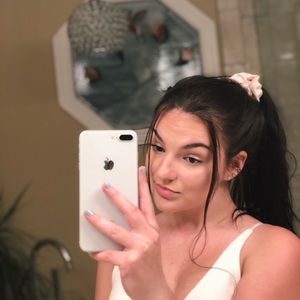 Meet your Posher, Becca